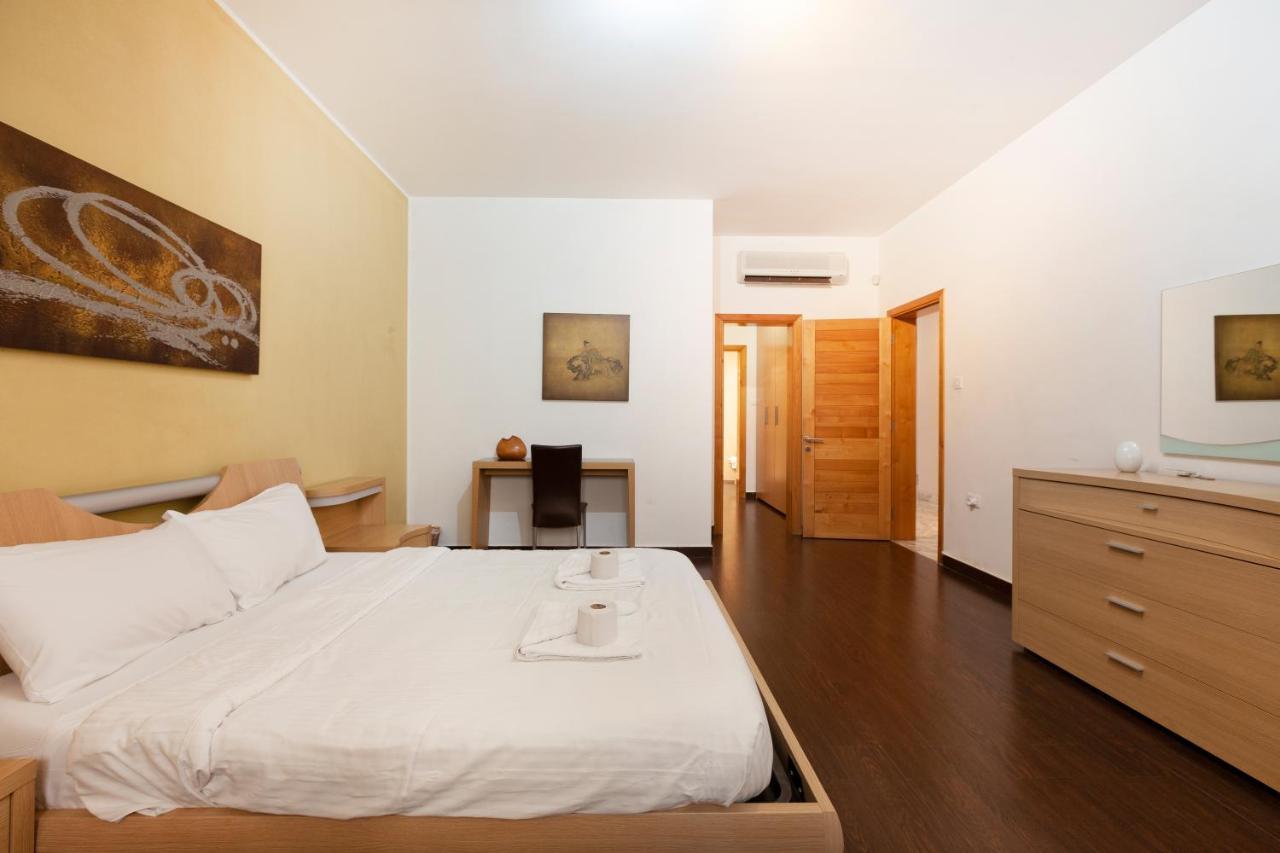 Spacious Seafront Apt With Living, Sofa, Wifi & Ac By 360 Estates Sliema Dış mekan fotoğraf